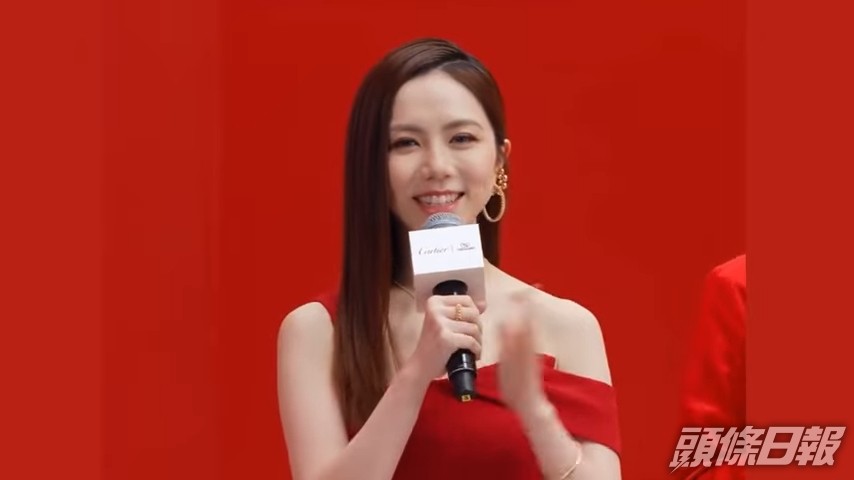 G.E.M.穿上紅裙，大騷香肩。